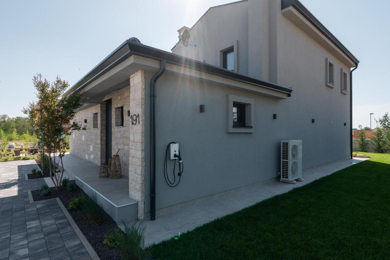 Villa Bewegte Berge Kaštelir 外观 照片