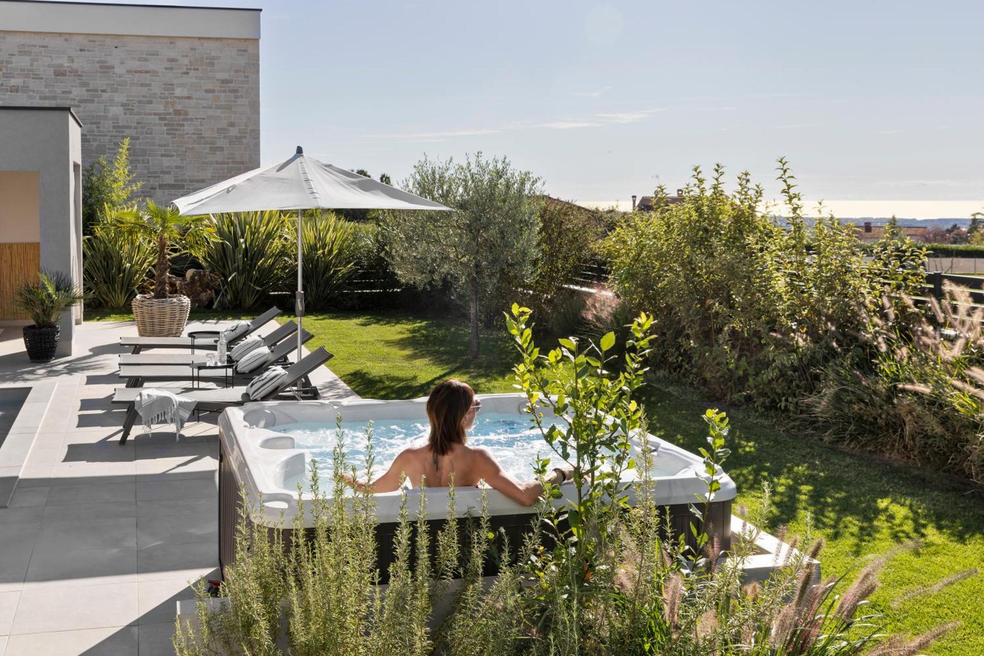 Villa Bewegte Berge Kaštelir 外观 照片